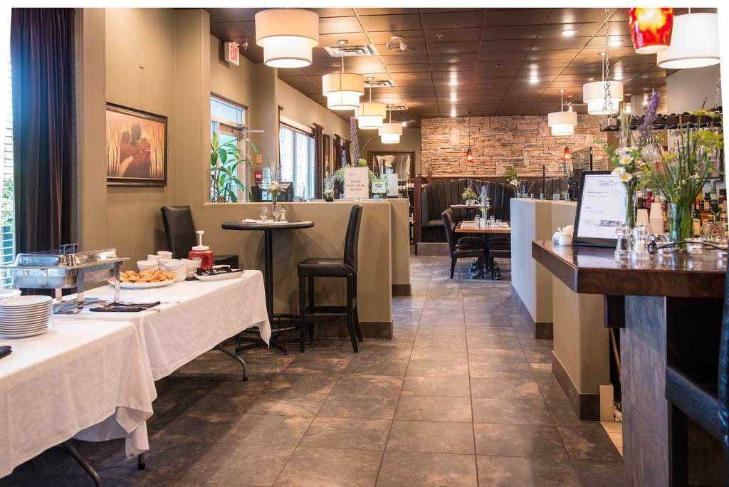 Hilltop Inn - Salmon Arm Buitenkant foto