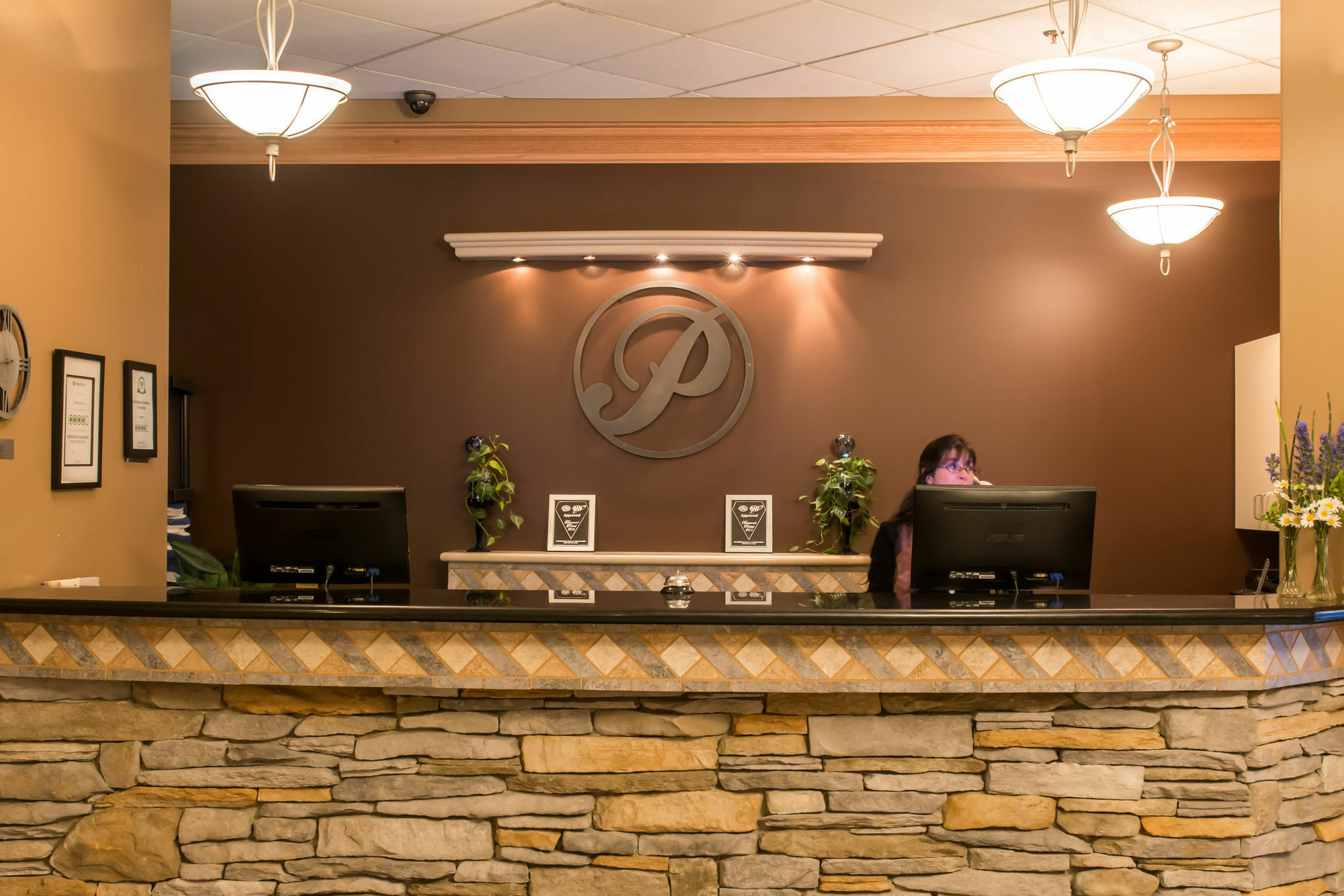 Hilltop Inn - Salmon Arm Buitenkant foto