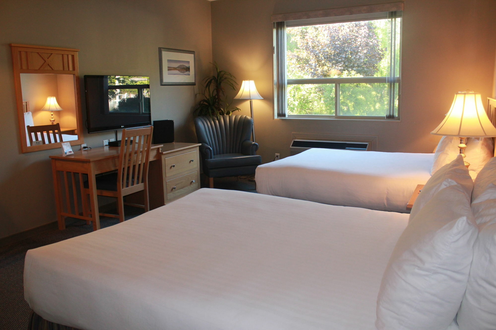 Hilltop Inn - Salmon Arm Buitenkant foto