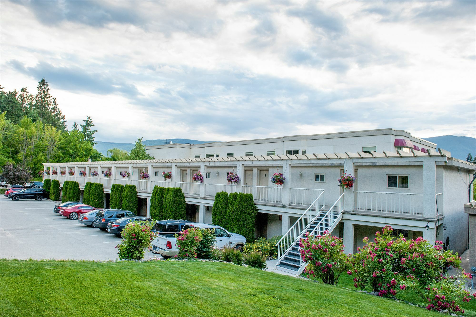 Hilltop Inn - Salmon Arm Buitenkant foto