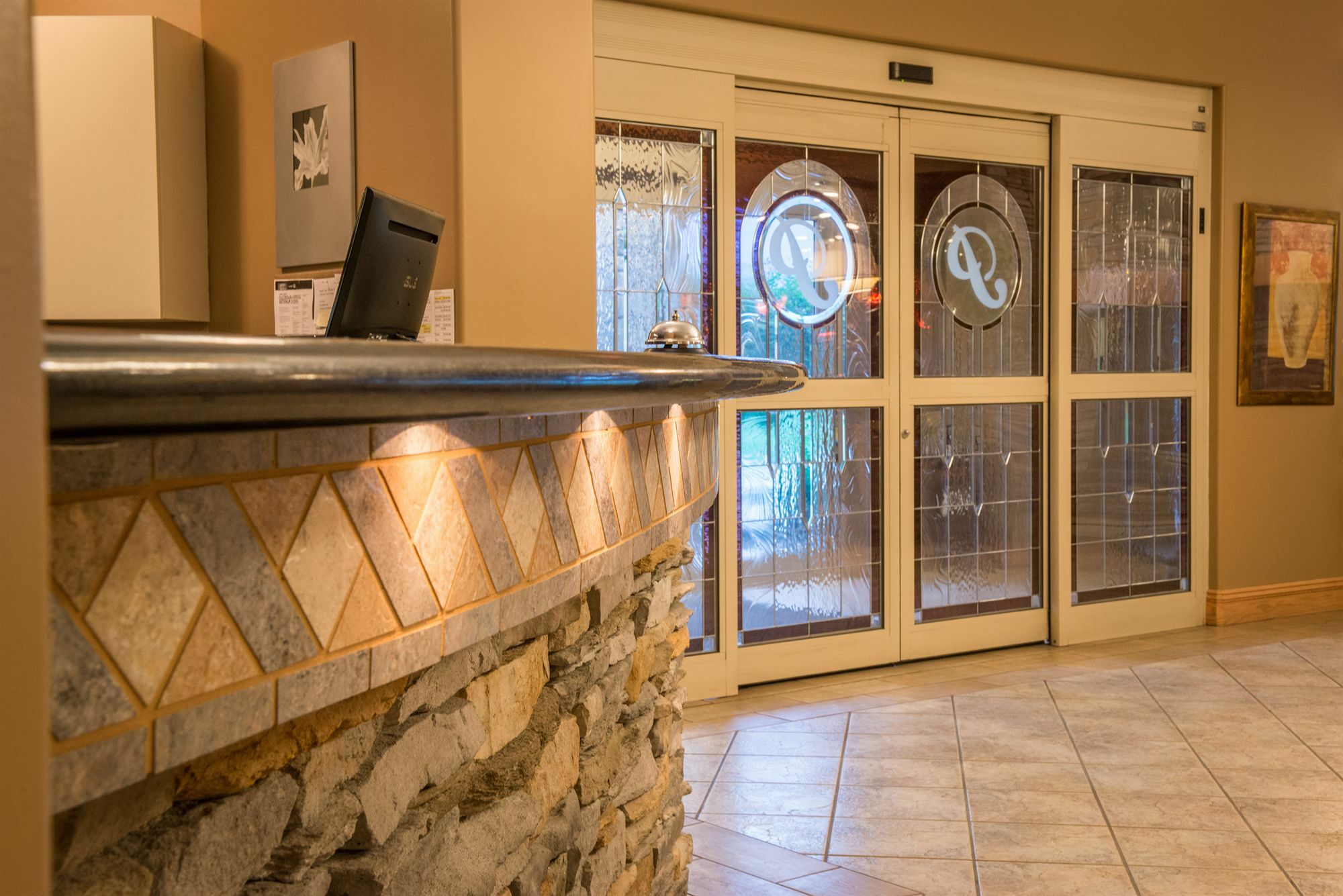 Hilltop Inn - Salmon Arm Buitenkant foto