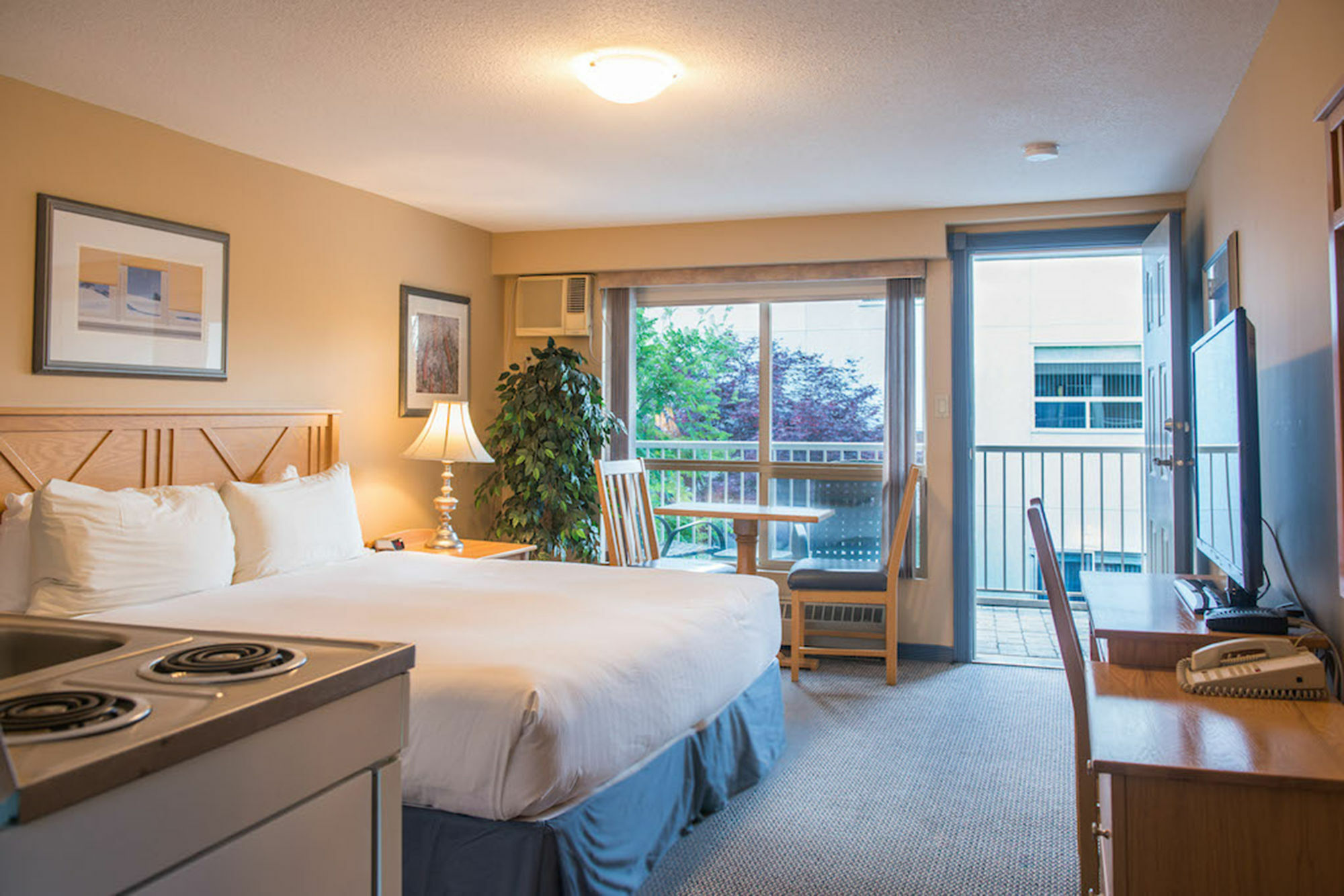 Hilltop Inn - Salmon Arm Buitenkant foto