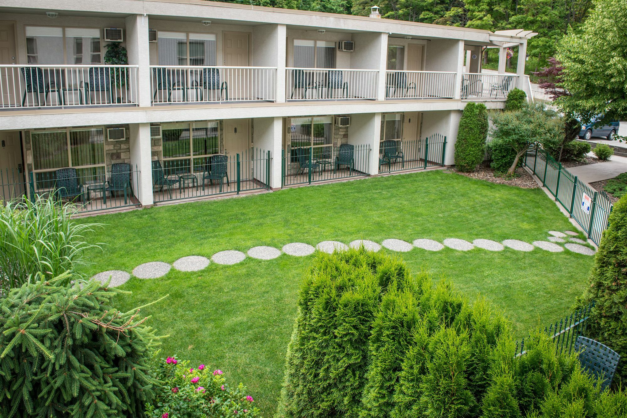 Hilltop Inn - Salmon Arm Buitenkant foto