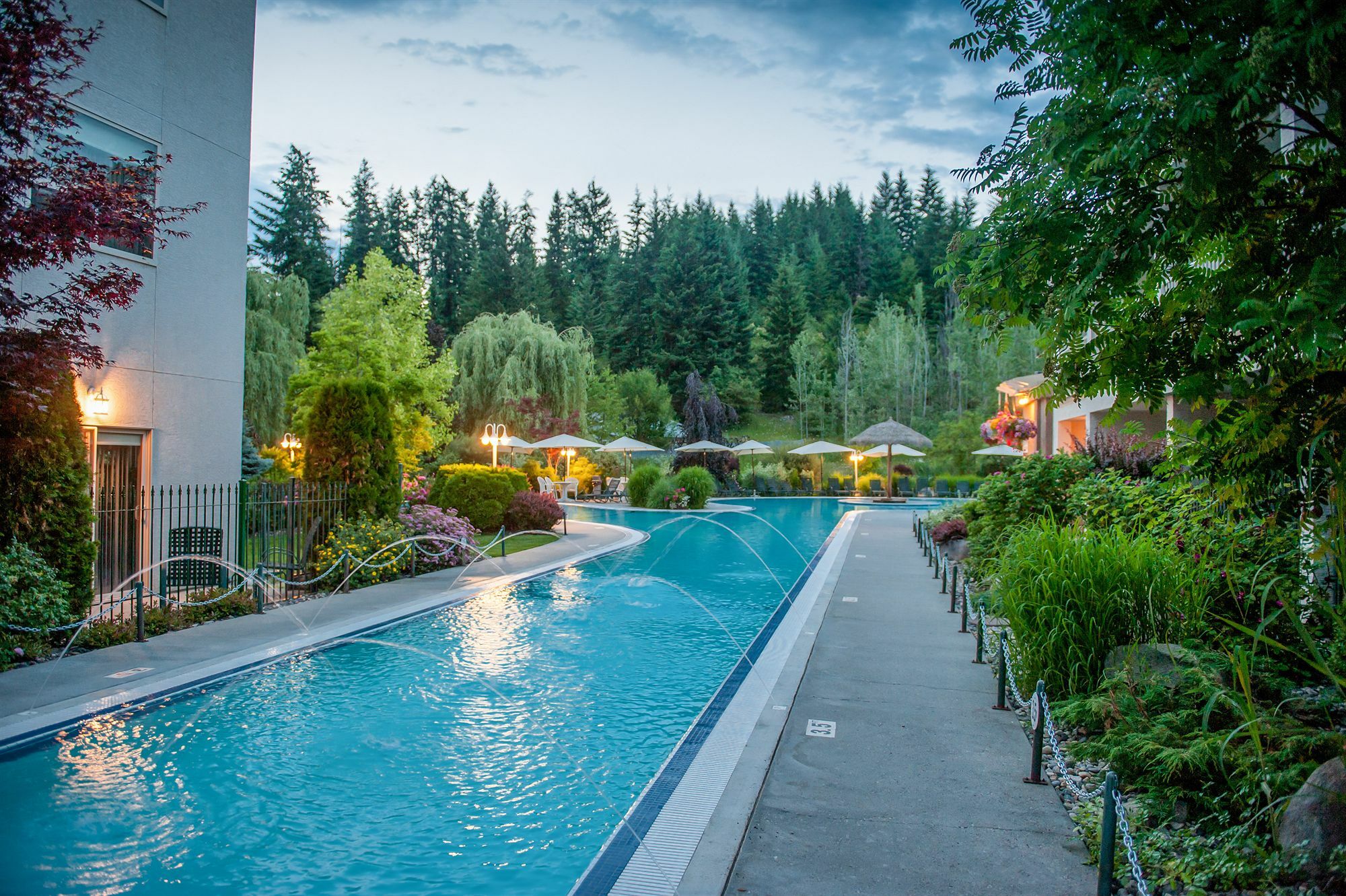 Hilltop Inn - Salmon Arm Buitenkant foto