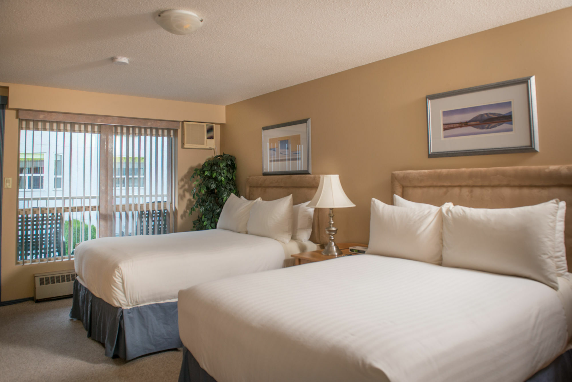 Hilltop Inn - Salmon Arm Buitenkant foto