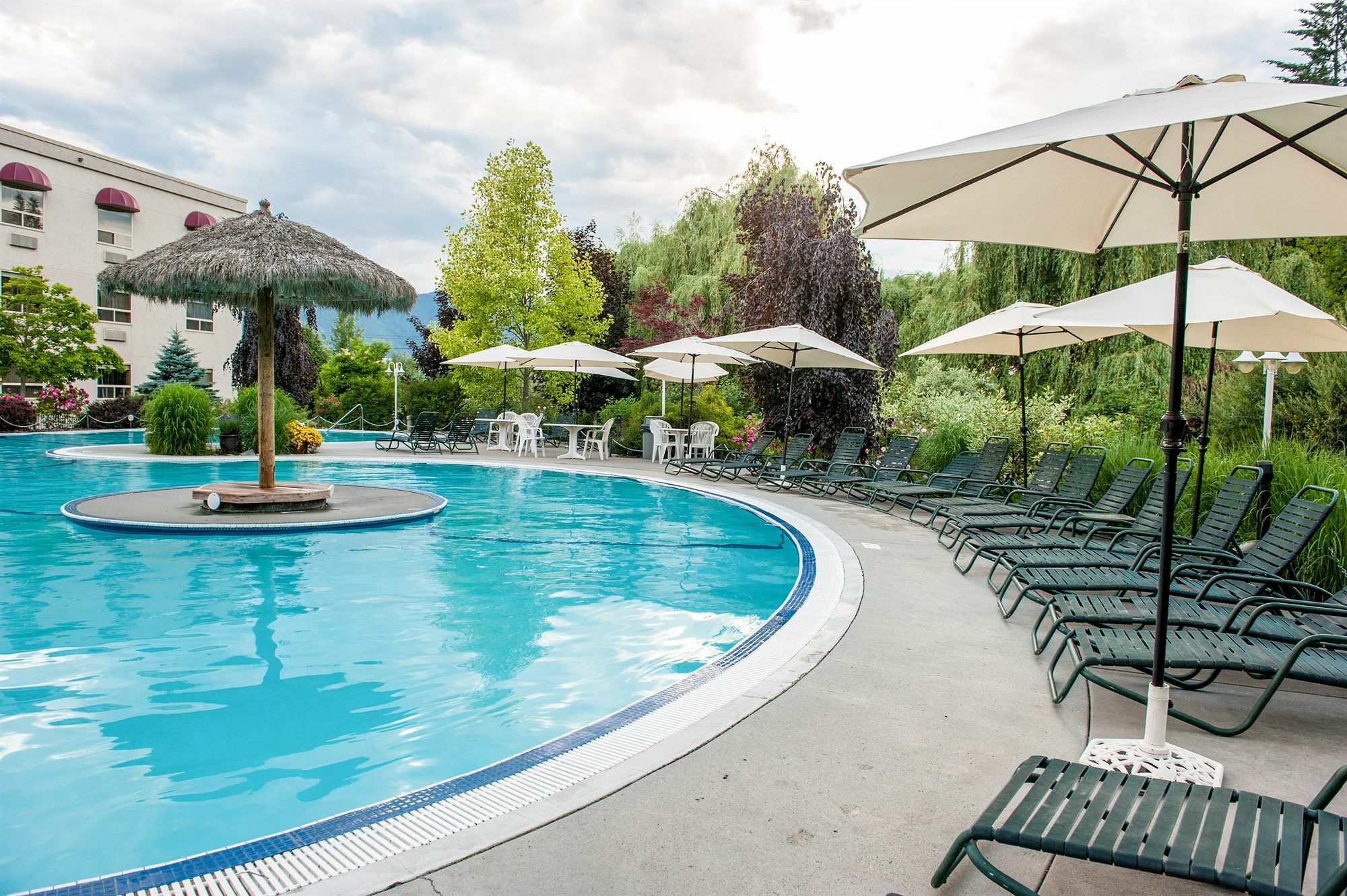 Hilltop Inn - Salmon Arm Buitenkant foto