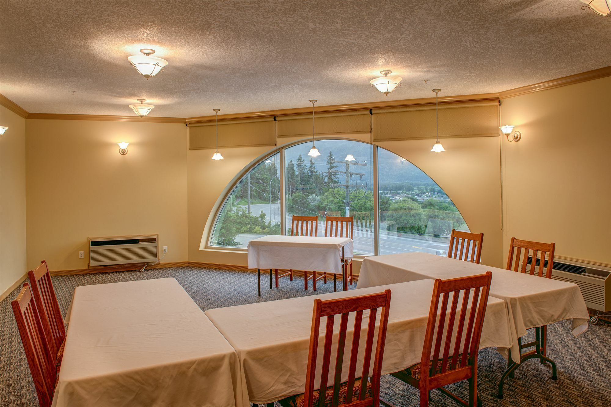 Hilltop Inn - Salmon Arm Buitenkant foto