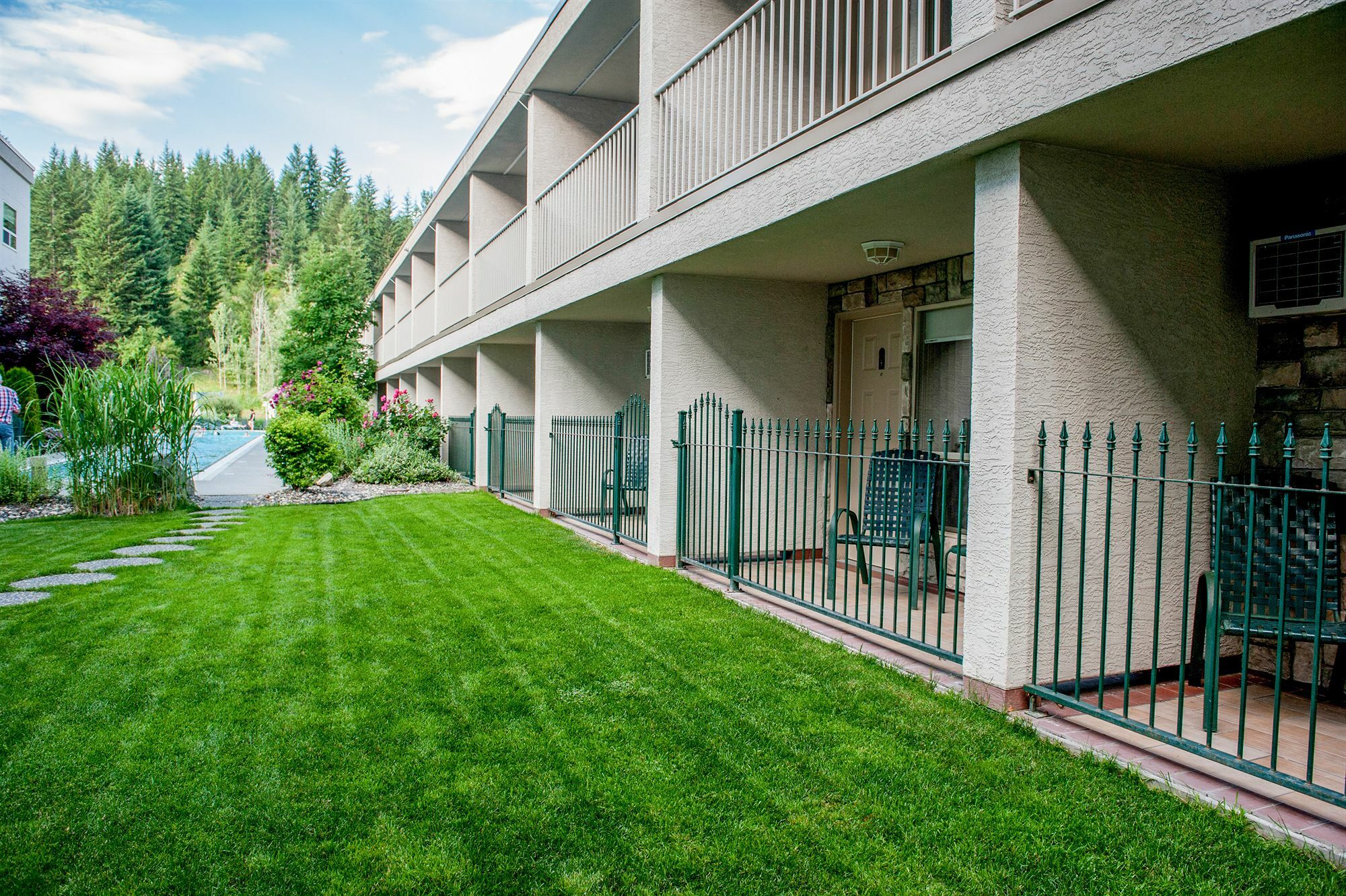 Hilltop Inn - Salmon Arm Buitenkant foto