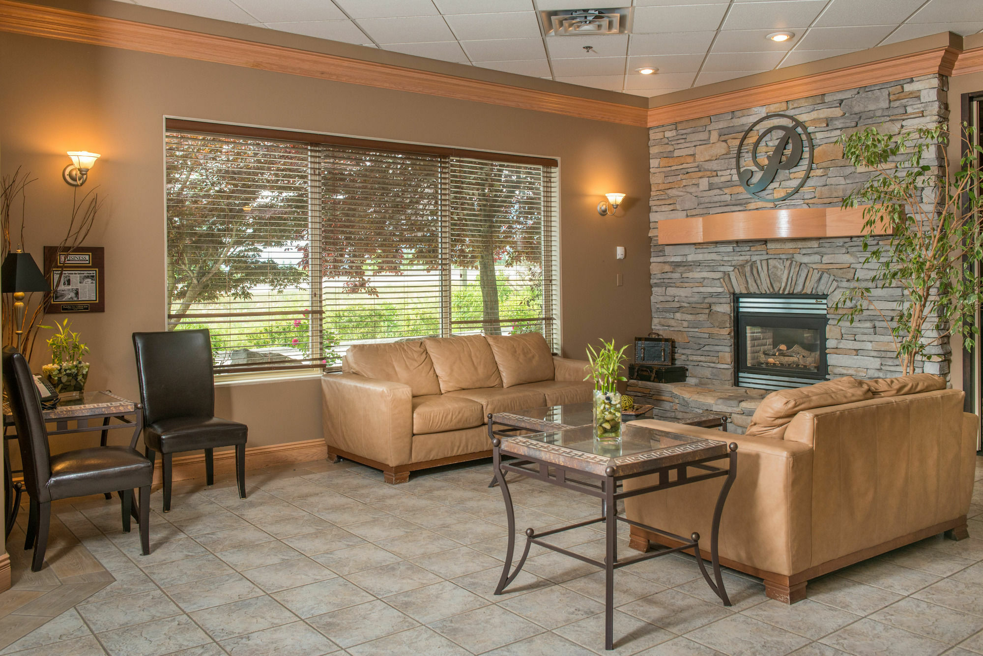 Hilltop Inn - Salmon Arm Buitenkant foto
