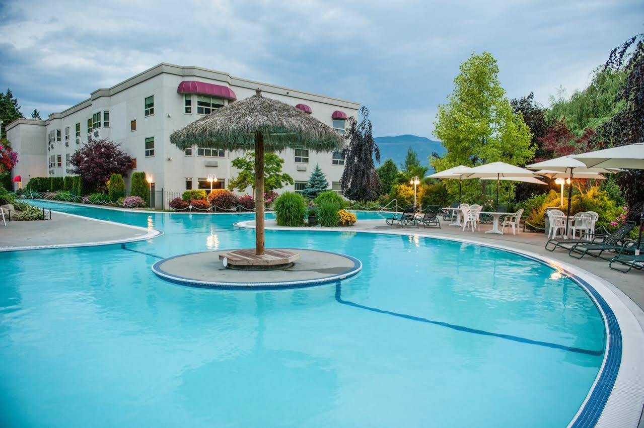 Hilltop Inn - Salmon Arm Buitenkant foto